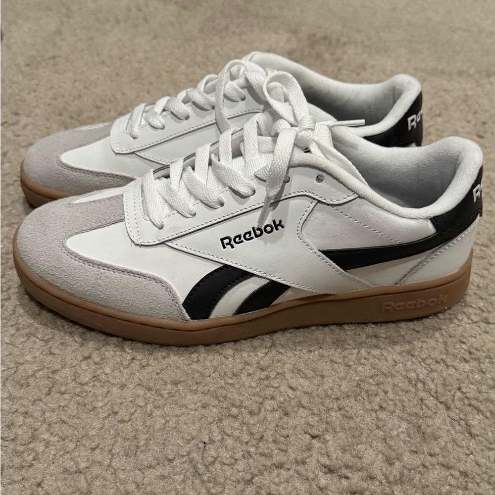 Women’s Reebok sneakers size 8